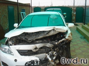 Битый автомобиль Toyota Corolla